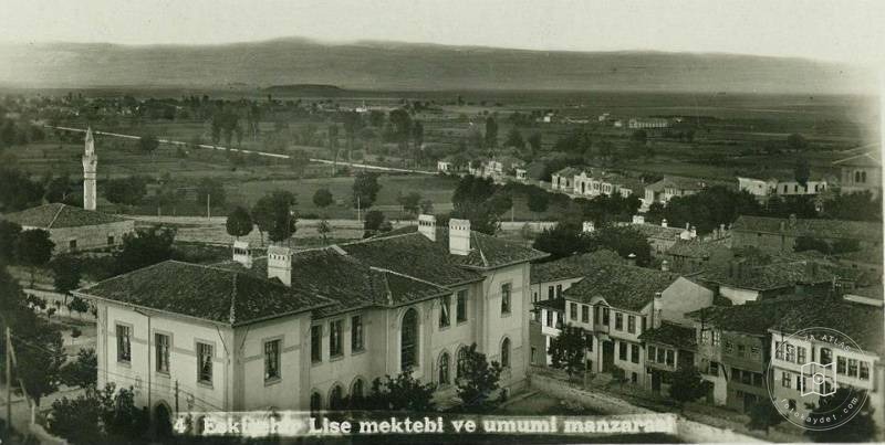 Eskişehir Lise Mektebi ve Umumi Manzarası