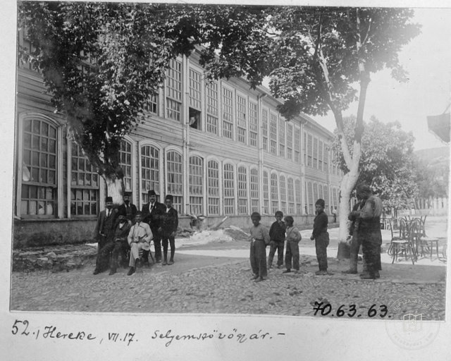 Hereke Carpet A Other Than Factory Buildings / 1914