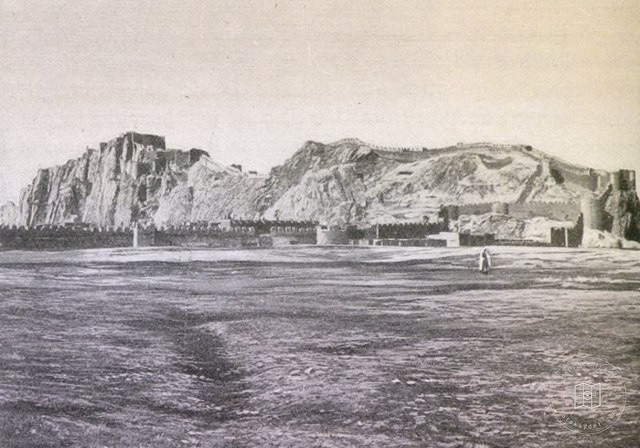 Van: the castle (Van Castle) and the fortified centre of the town (Source: H.F.B. Lynch, Armenia. Travels and Studies, Vol. II, London, 1901)