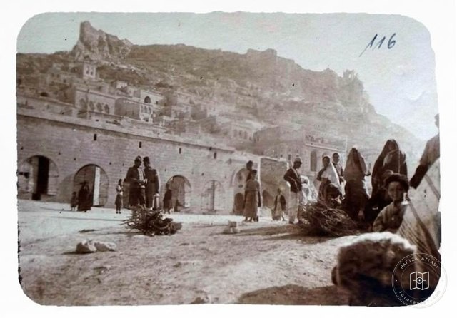 The town of Mardin, ca 1915-1917 (Source: Gustav Simonsohn collection, Stadtgeschichtliche Archiv der Zitadelle Spandau, Am Juliusturm)