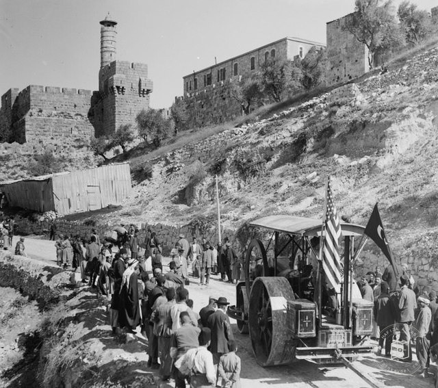 Imported Steam Cylinder, Filistin / 1910′s to be Used in Road Construction in Kudüs