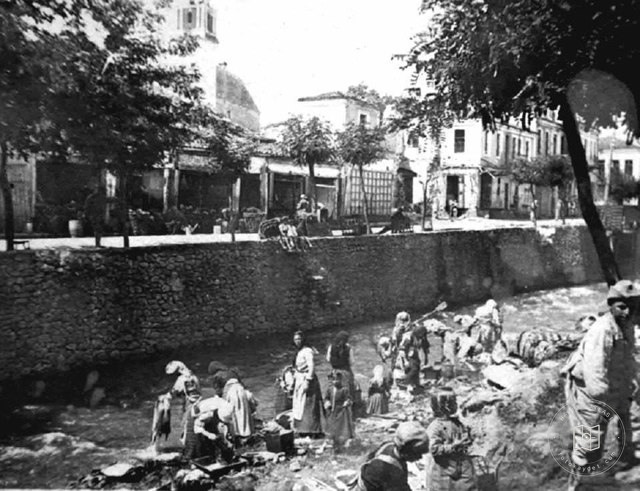 Manastir / 1917 - Women who wash clothes on the river edge