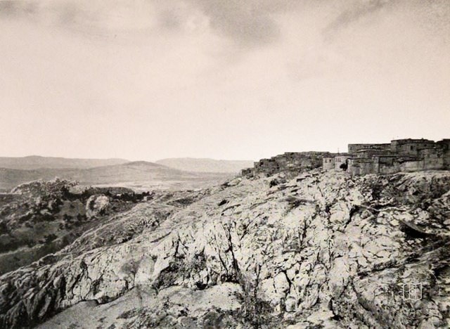 Kharpert/Harput. The southern side of the town (Source: Victor Pietschmann, Durch kurdische Berge und armenische Städte, Wien, 1940)
