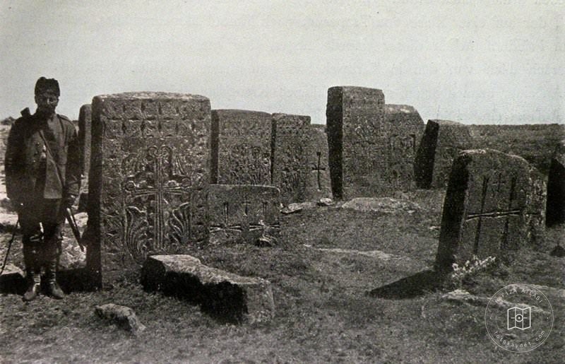 Akhlat: the Armenian cemetery (Source: Walter Bachmann, Kirchen und Moscheen in Armenien und Kurdistan, Leipzig, 1913)