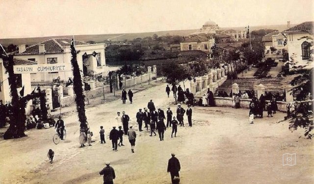 Babaeski Belediye Binası Önü / 29 Ekim 1932.