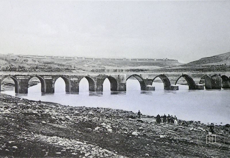 Dicle üzerinde bir köprü, Diyarbakır (Source: Hugo Grothe, Geographische Charakterbilder, Leipzig, 1909)