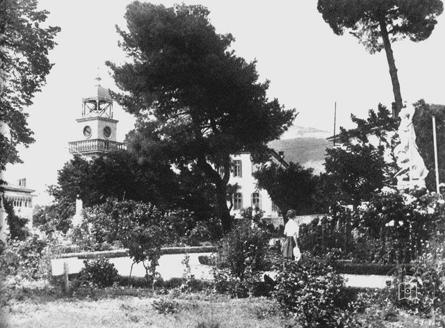 Yanya Clock Tower / 1960's