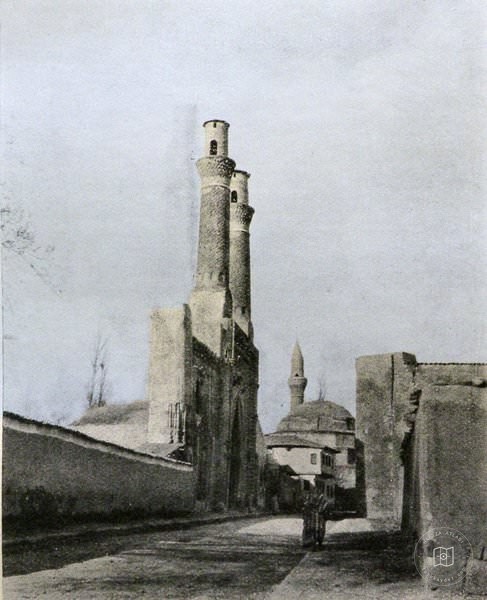 Sivas/Sepasdia: Gök medrese (Source: W.J. Childs, Across Asia Minor on Foot, Edinburgh/London, 1917)