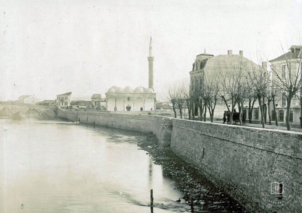 Burmalı Camii ve Köprü, Üsküp