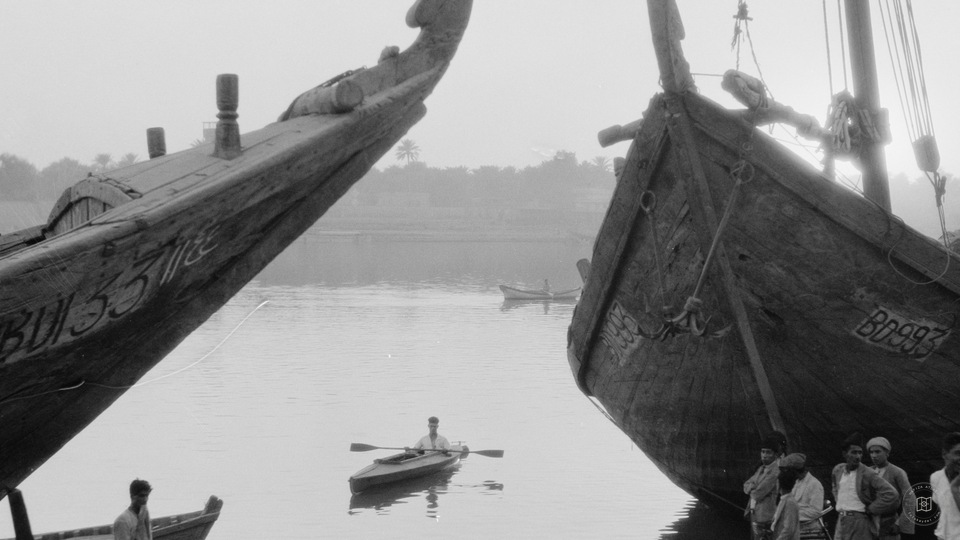 Baghdad. The Tigris. Characteristic bows of the "Bellums." Large river boats with ornamental bows