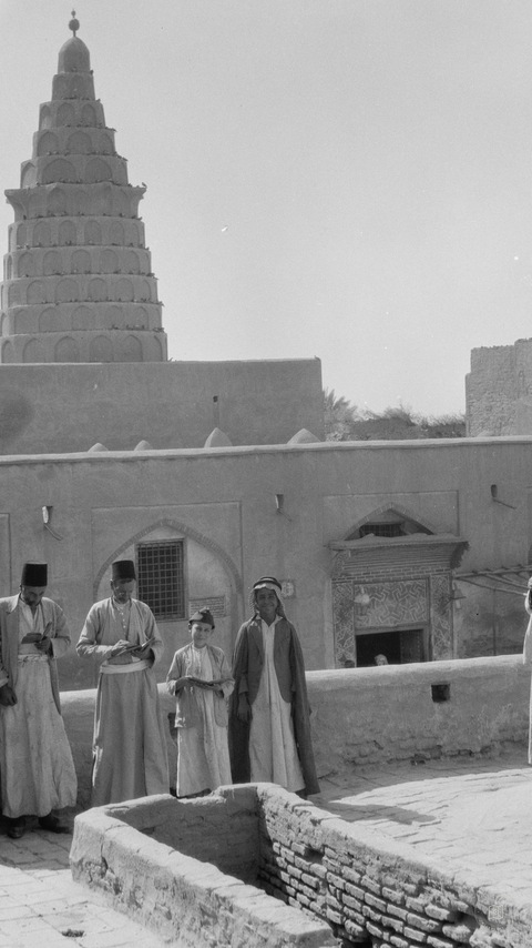 Kifl. Local Muslim village with a Jewish shrine to the prophet Ezekiel. Ezekiel's tomb with rabbi caretakers