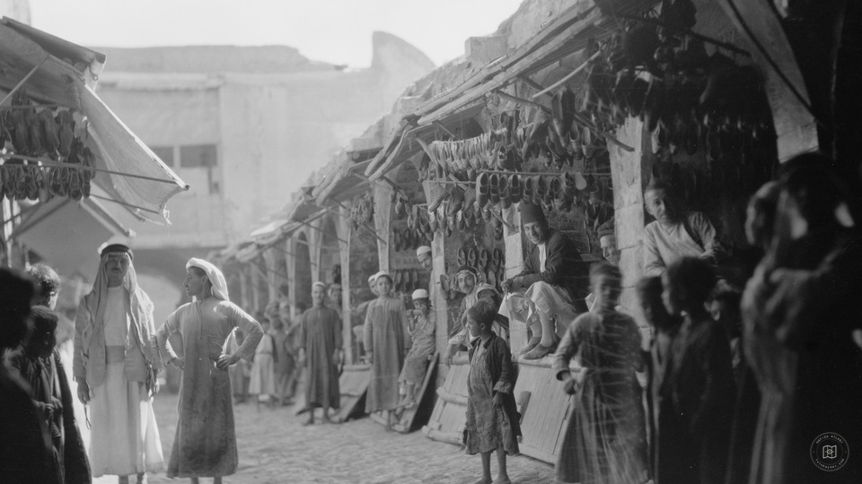 Mosul. The shoe market