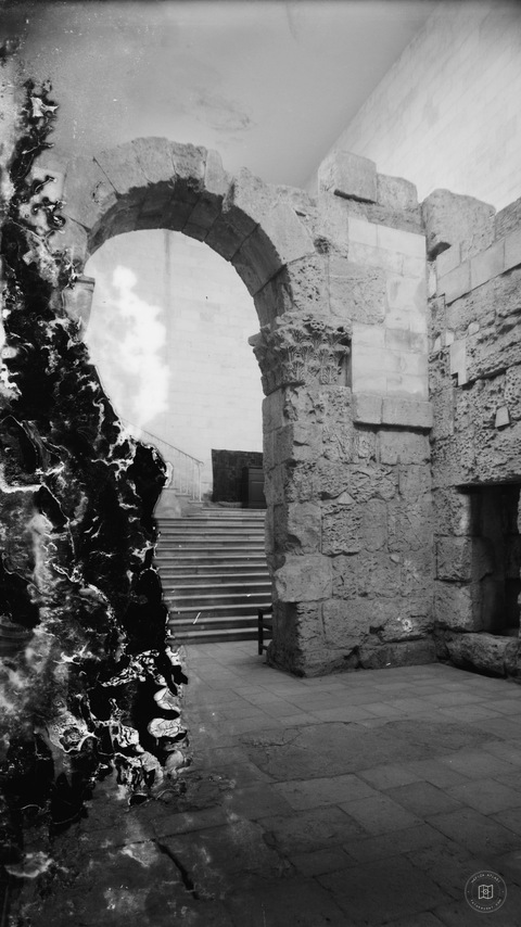 Stone arch and steps, AaUppercase