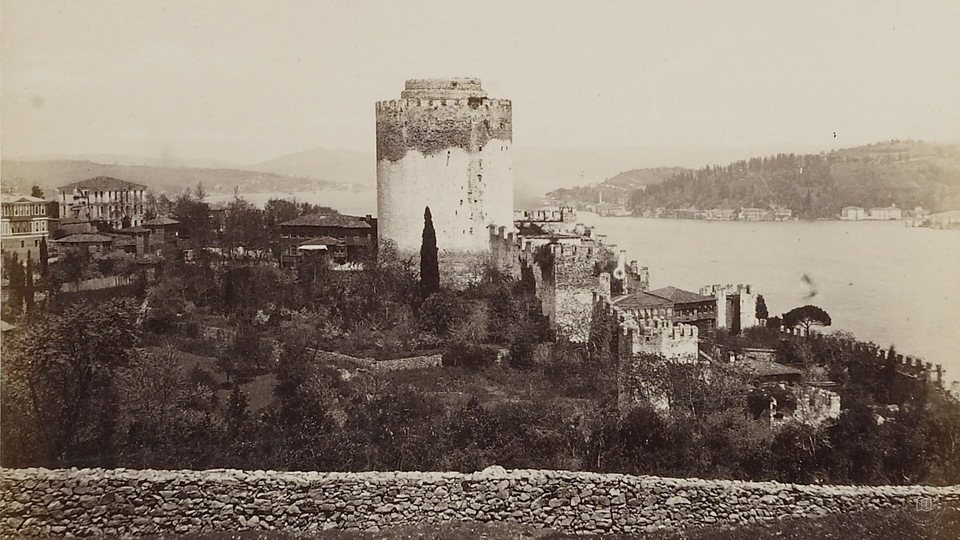 Rumeli Hisarı ve Arkasındaki Mahalle