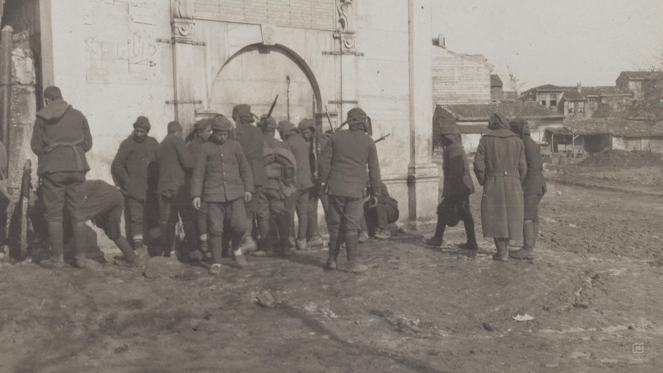 Yeşilköy Abdülmecit Han Çeşmesi Önünde Türk Askerleri