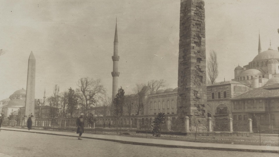 Dikilitaş ve Sultan Ahmet Camii