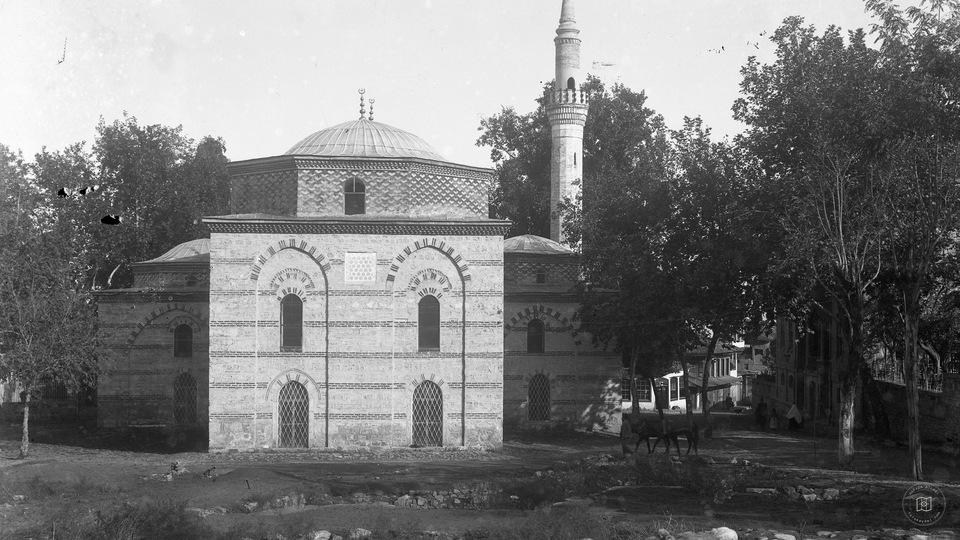 Gazi Orhan Bey Camii Arka Cephesi